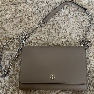 Tory Burch wallet on chain